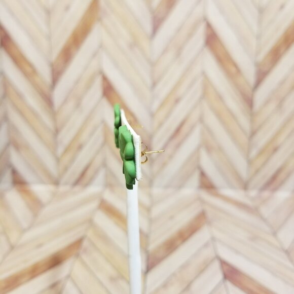 Four-Leaf Clover Stud Earrings, Light Green - Picture 3 of 3